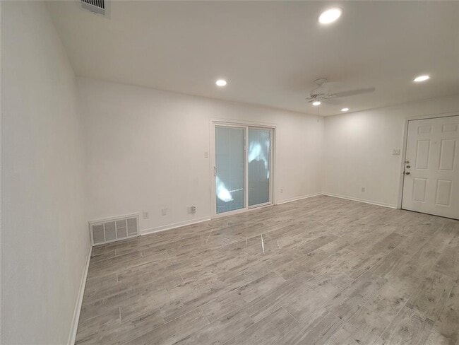 Primary Photo - 2308 Barton Village Cir