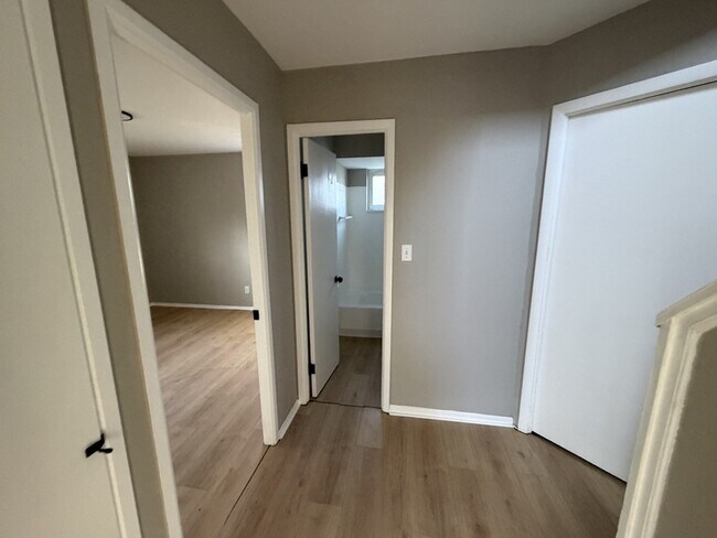 Building Photo - 4300 E 175th St