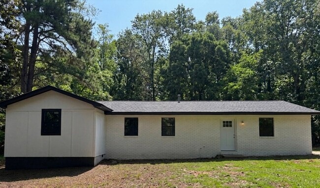 Building Photo - 2423 S Chatfield Rd