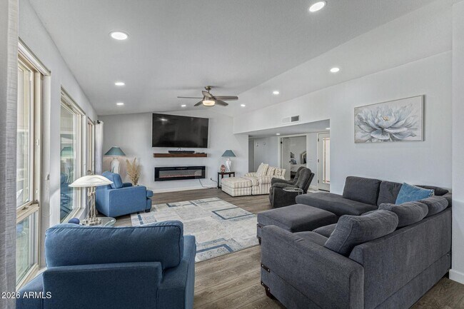 Building Photo - 26241 S Lakemont Dr