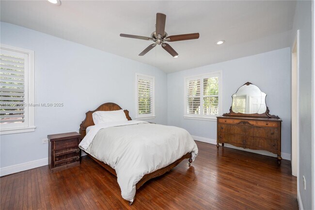 Building Photo - 2855 SW 17th Ave