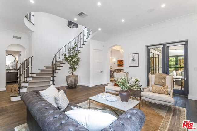 Building Photo - 820 N Vista St