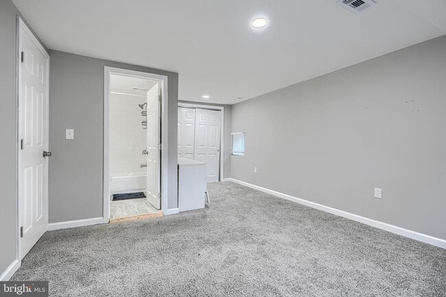 Building Photo - 4722 Raspe Ave