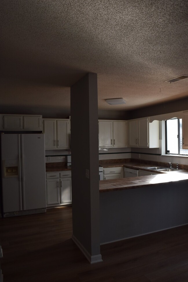 Building Photo - 272 Toweridge Dr SW