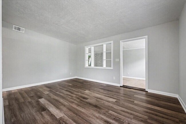 Building Photo - 7010 Arques Rd