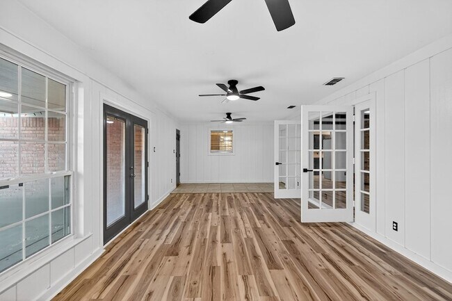 Building Photo - 2821 Metz Dr