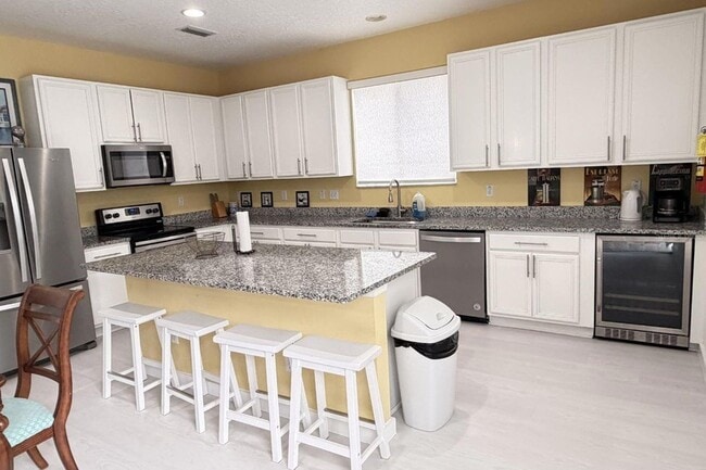 Building Photo - 645 Kettering Rd