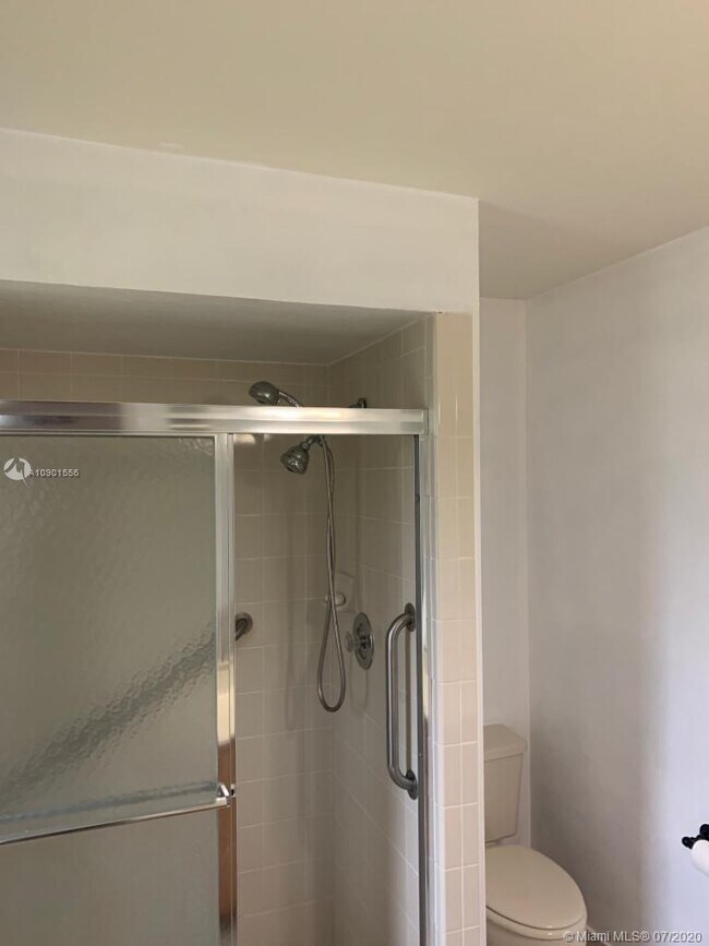 Building Photo - 2499 River Reach Dr