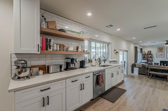 Building Photo - 2163 S Las Flores