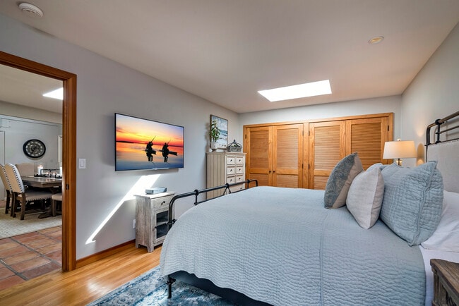 Building Photo - 548 San Ysidro Rd