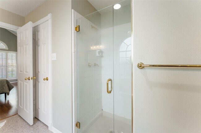 Building Photo - 5614 Whisper Ridge Dr