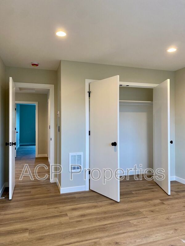 Building Photo - 110 Baker St