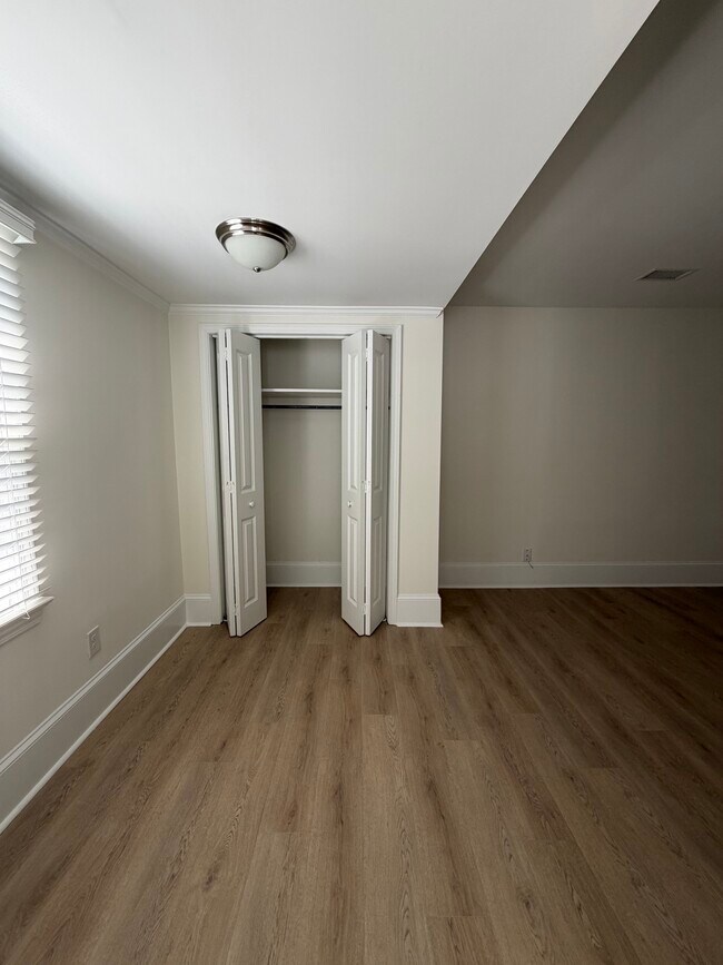 Building Photo - 305 12th Ave