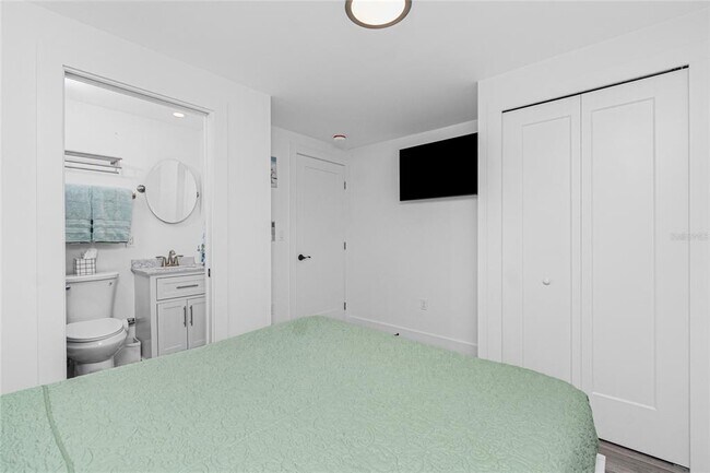 Building Photo - 1265 Holiday Dr