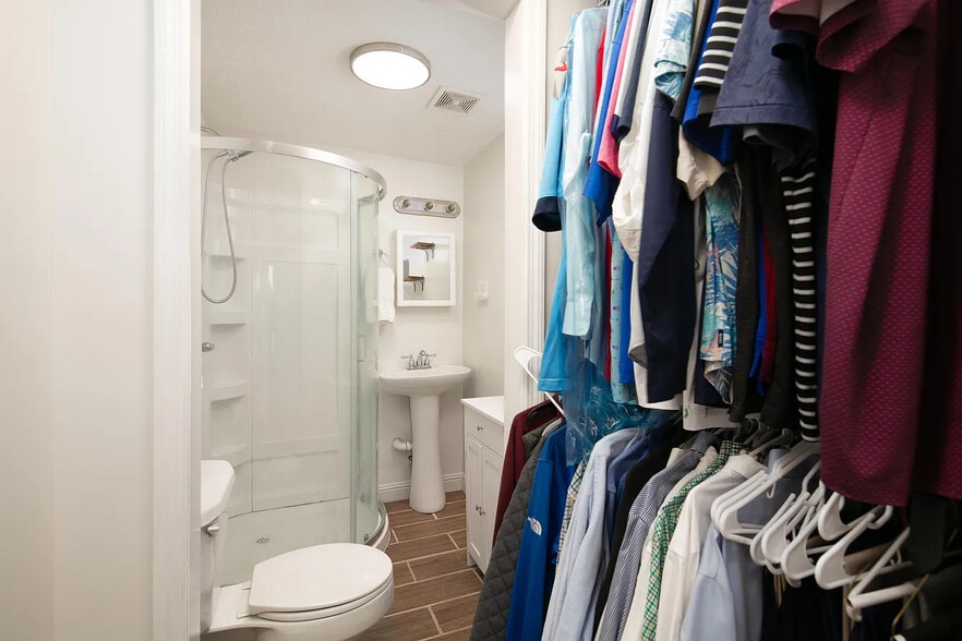 Building Photo - 317 Douglas Ct