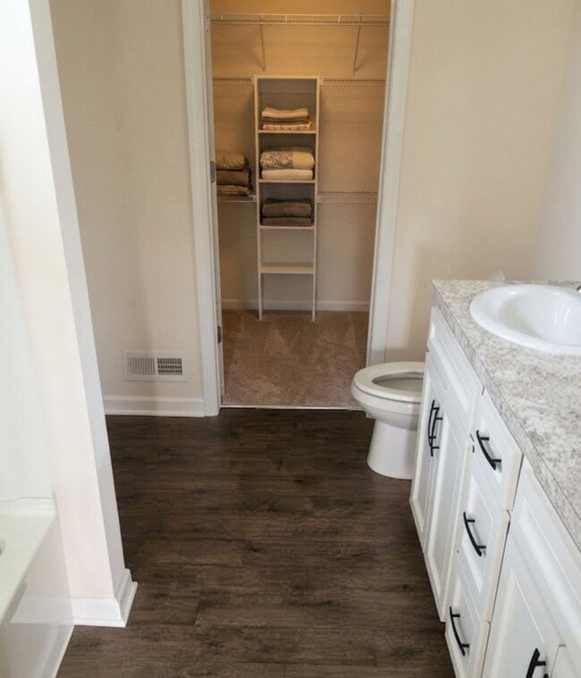 Building Photo - 304 Gray Fox Ct