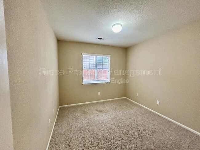 Building Photo - 479 Hayloft Way