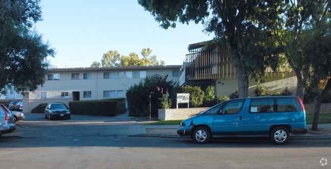 Primary Photo - Blythe Court Apartments