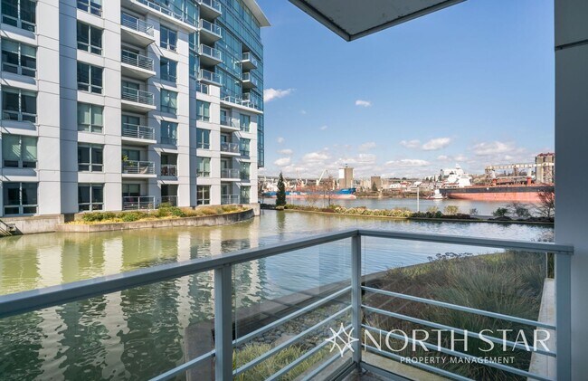 Building Photo - Pearl District Living on the Willamette River