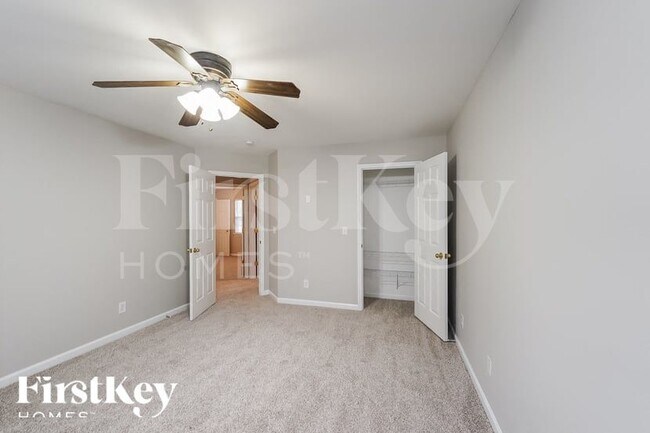 Building Photo - 400 Crooked Creek Ln