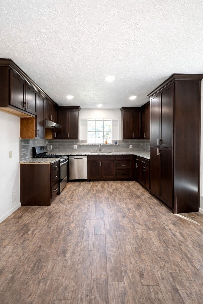 Building Photo - 6603 Readsland Ln