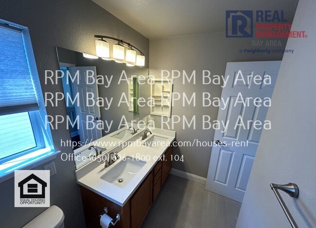 Building Photo - 250 Biarritz Ct
