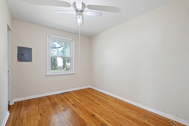 Building Photo - Welcome to Newark, DE!