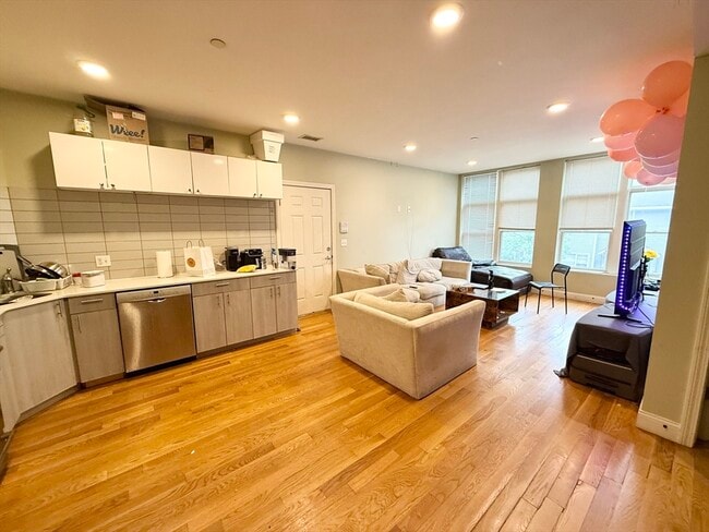 Building Photo - 299 Dudley St