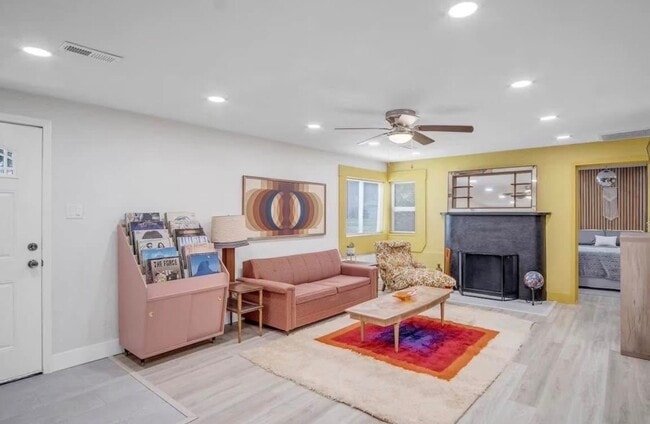 Building Photo - Beautiful 3 Bedroom Home in Quiet Newton Ks