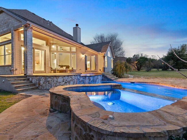 Building Photo - 1005 Overlook Bend