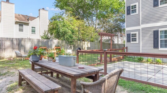 Building Photo - A First-Time Rental Available 09-15-25! 3 ...