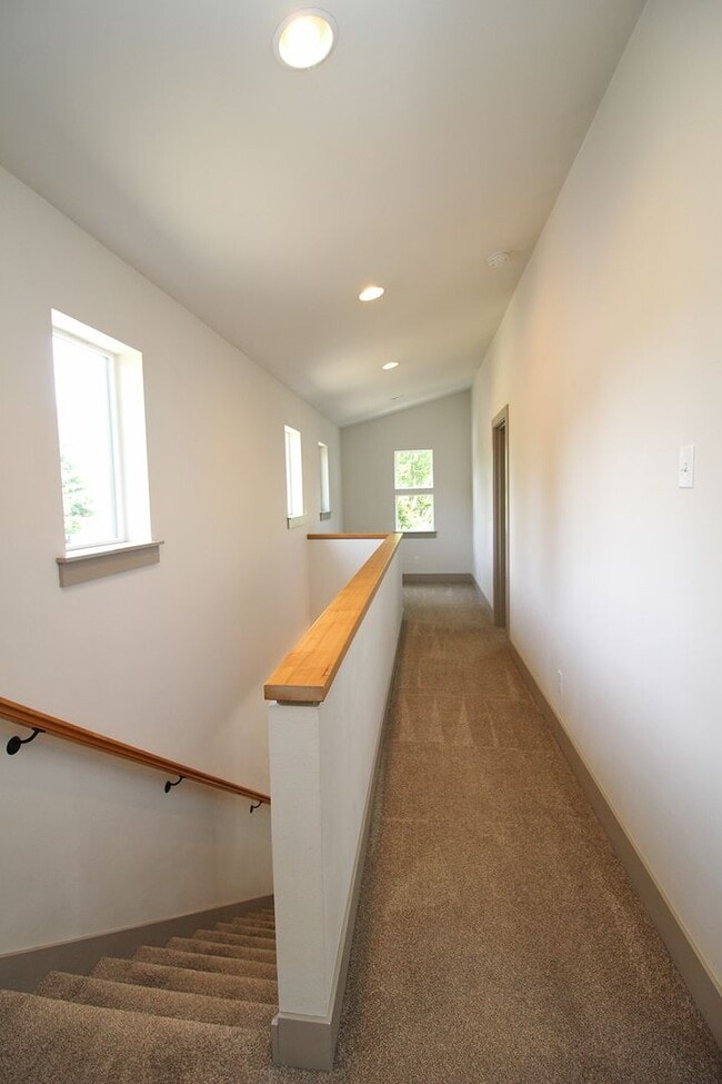 Building Photo - 2273 SE 77th Ave