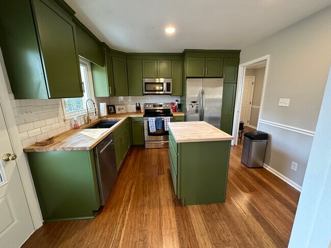 Building Photo - 500 Peachwood Pl