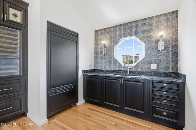 Building Photo - 149 Beachside Dr