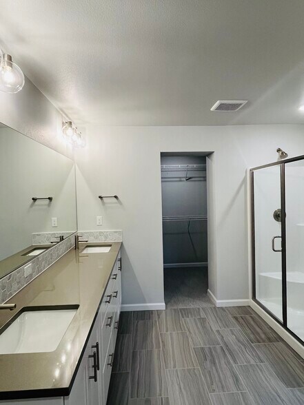 Building Photo - 8206 SE Leafhopper St