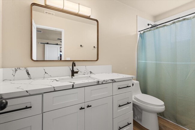 Building Photo - 1540 Souvenir Dr