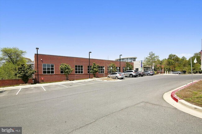 Building Photo - 300 Hilltop Ln