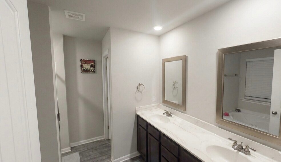 Building Photo - 232 Aimes Dr