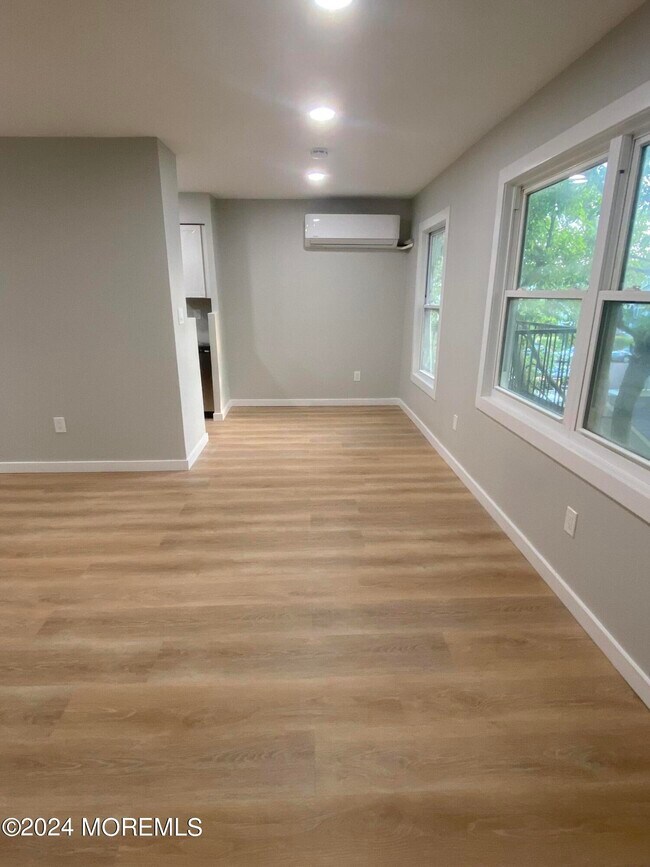 Building Photo - 407 8th Ave