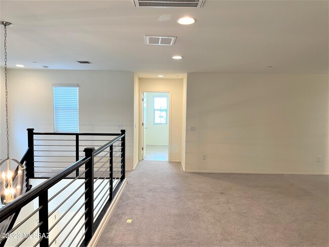 Building Photo - 9450 N Andrina Dr