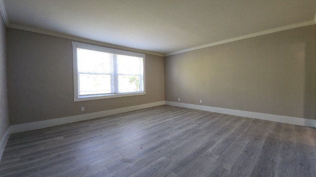 Building Photo - 813 Westwood Dr