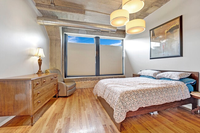 Building Photo - 1111 W 15th St