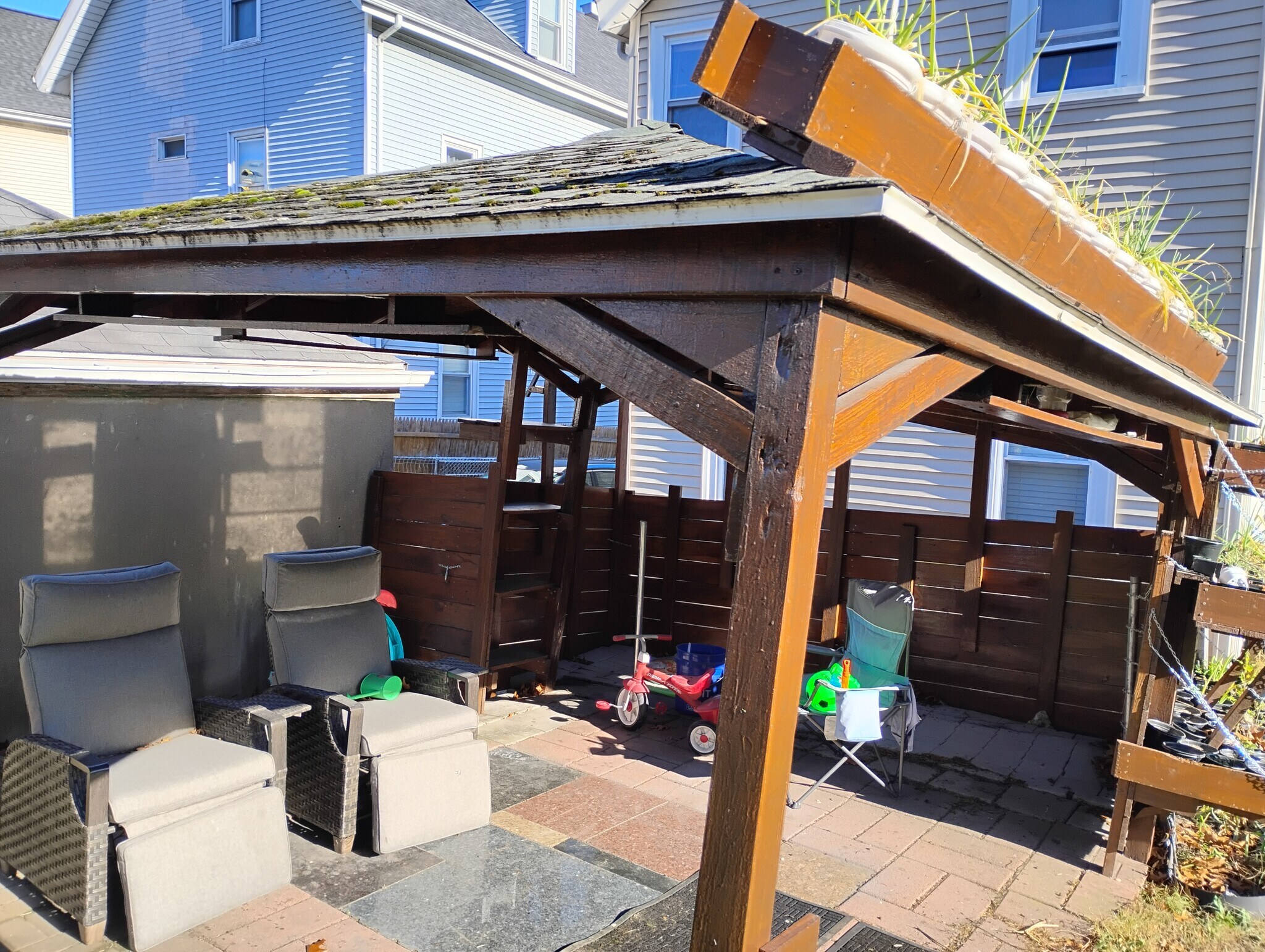 Building Photo - 213 Pleasant St