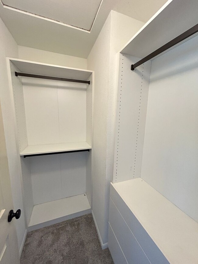 Building Photo - Beautiful 3 Bedroom 3 Bath Townhome with Loft in Orange!