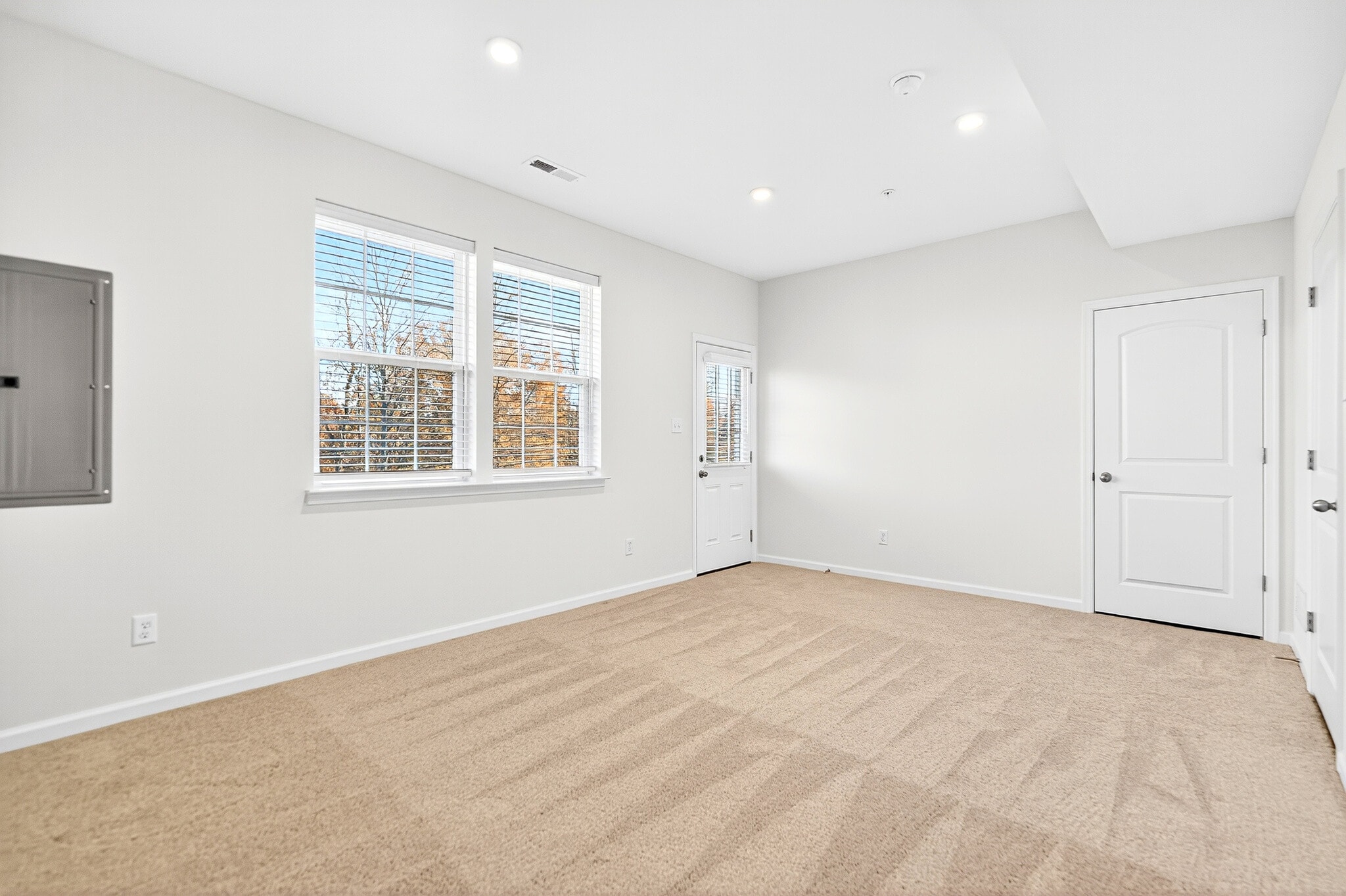 Building Photo - 600 Dana Dr