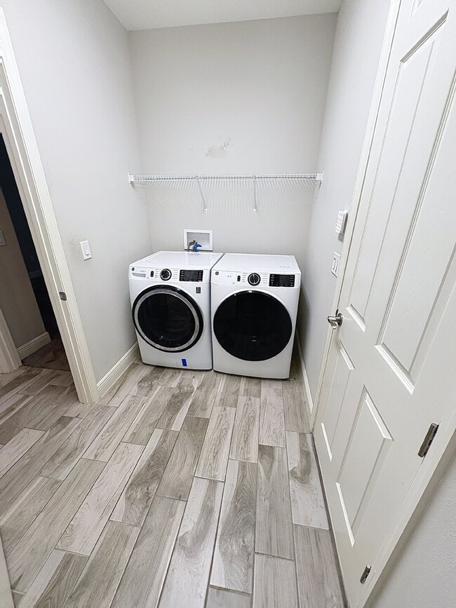 Building Photo - 11220 Fish Eagle Dr