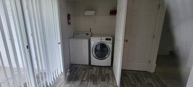 Building Photo - 12311 Kensington Lakes Dr