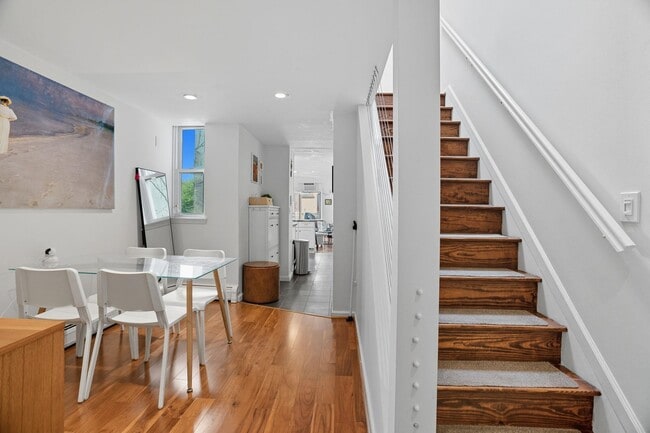 Building Photo - 278 Monmouth St