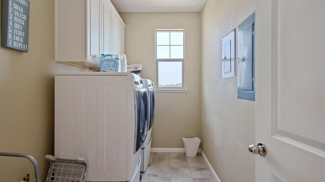 Building Photo - 788 River Bend Dr