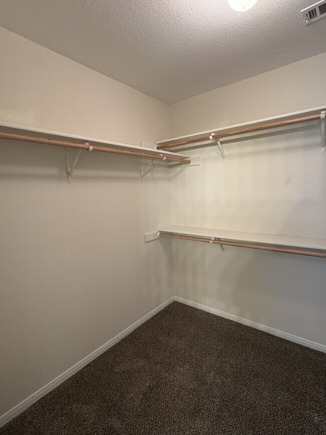 Building Photo - 1515 Mountain Laurel Dr